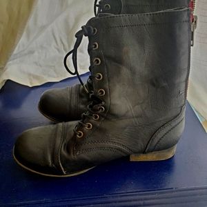 Madden Women’s Gavinn Black Combat Boot Bootie sz 8.5 M Lace up Zipper Back